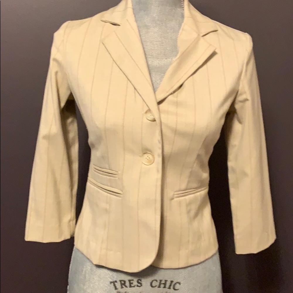 Never worn Tan 3/4 sleeve pinstriped blazer